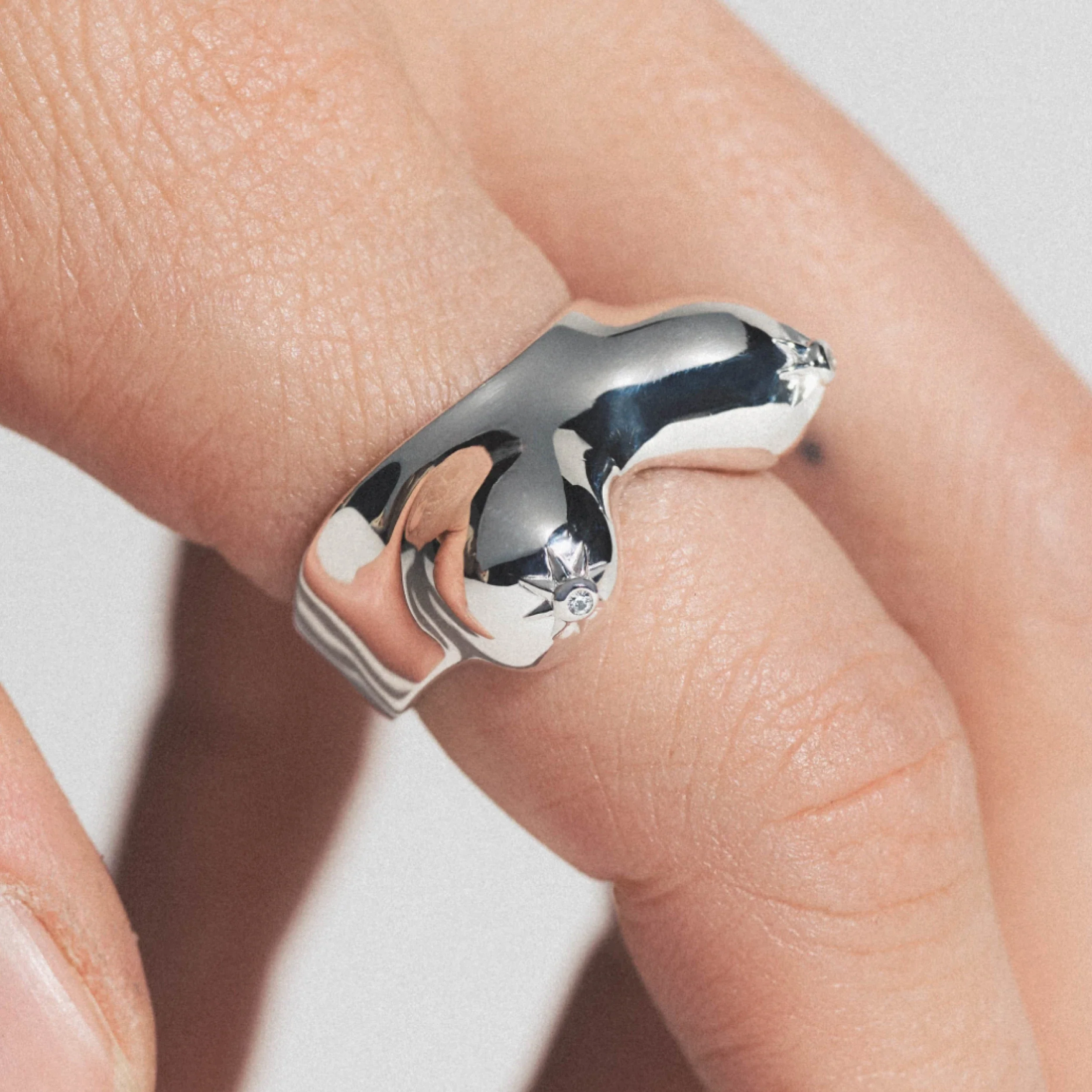Sapphire Décolletage Ring - Image 5