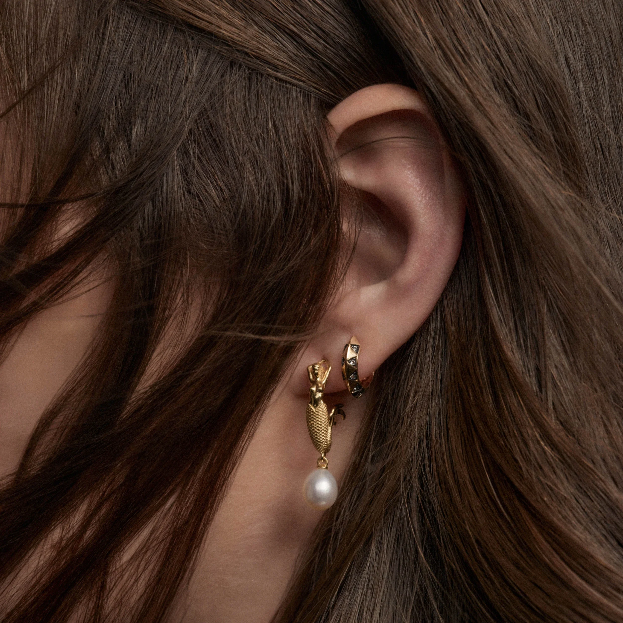 Siren Pearl Drop Earring - Image 2